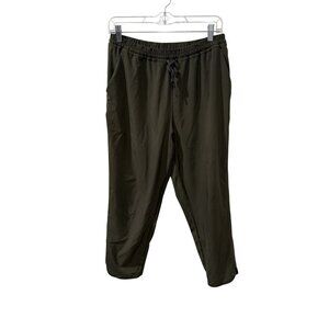 Lululemon Womens Olive Green Lightweight cropped athletic casual size 8